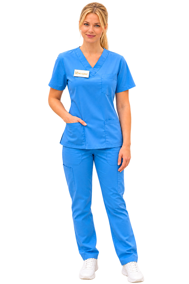 Infirmière spécialisée de MC Clinic en tenue médicale bleue